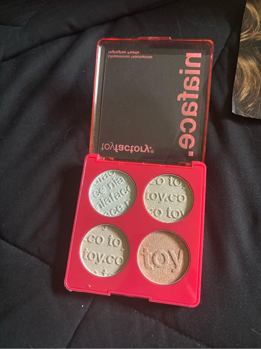 Toyco Illuminating Highlighter Quad - Gold & Champagne Glow